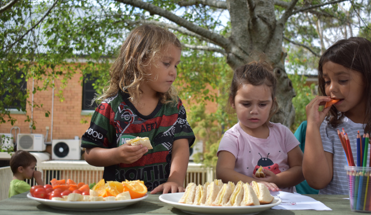 Childeren eating